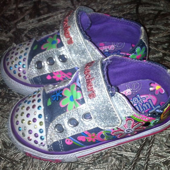 Toddler size 6 Skechers - twinkle toes. - Picture 2 of 4