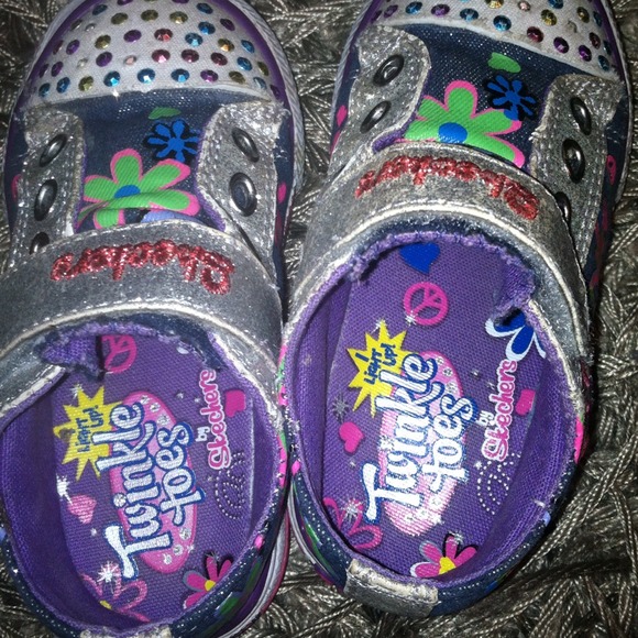 Toddler size 6 Skechers - twinkle toes. - Picture 4 of 4