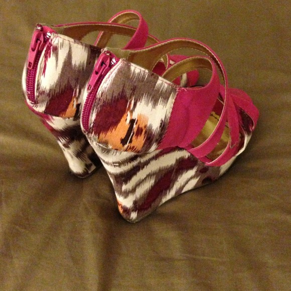 ❌SOLD in BUNDLE @rainbow_ashes❌wedges $18/$13 - Picture 2 of 4