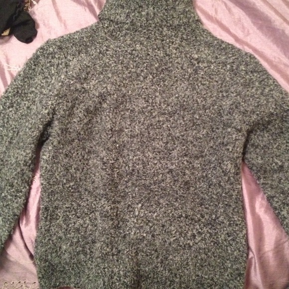 Grey turtleneck sweater - Picture 1 of 2