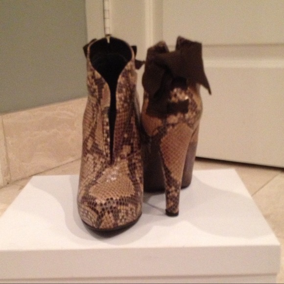 🎉HOST PICK🎉ON SALE the BEST boots!!!!!!!! - Picture 2 of 4