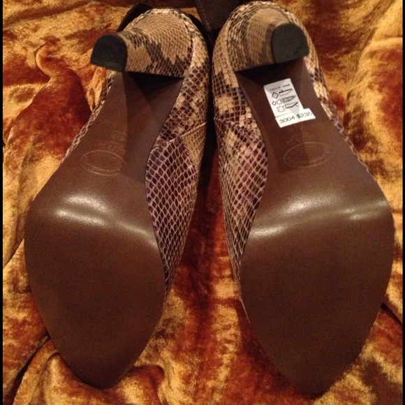 🎉HOST PICK🎉ON SALE the BEST boots!!!!!!!! - Picture 3 of 4