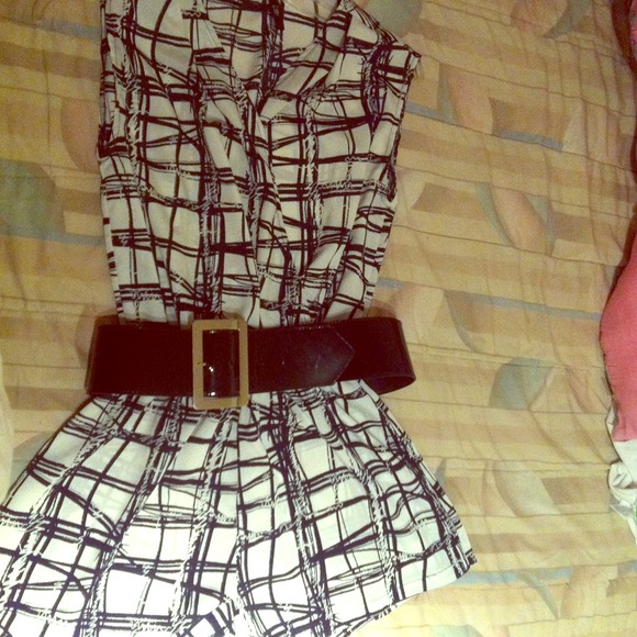 *Bundle* never used romper looks great with belt!