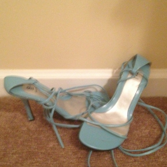 Wrap around the ankle!!