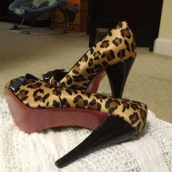 Sold - Picture 3 of 3