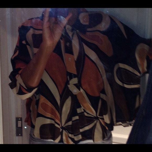 Fun Cape like shirt💢SOLD. In bundle💢 - Picture 2 of 4
