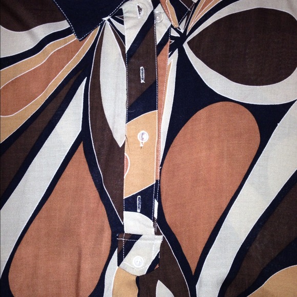 Fun Cape like shirt💢SOLD. In bundle💢 - Picture 3 of 4