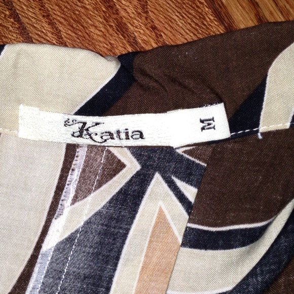 Fun Cape like shirt💢SOLD. In bundle💢 - Picture 4 of 4