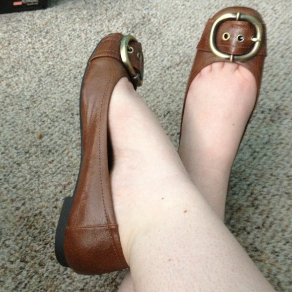 🚫SOLD🚫⚡Reduced!⚡Cute buckled flats! 💛 - Picture 2 of 2