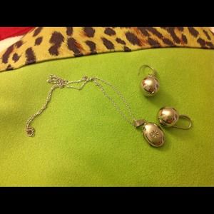 Set ear ring and neckless vantage