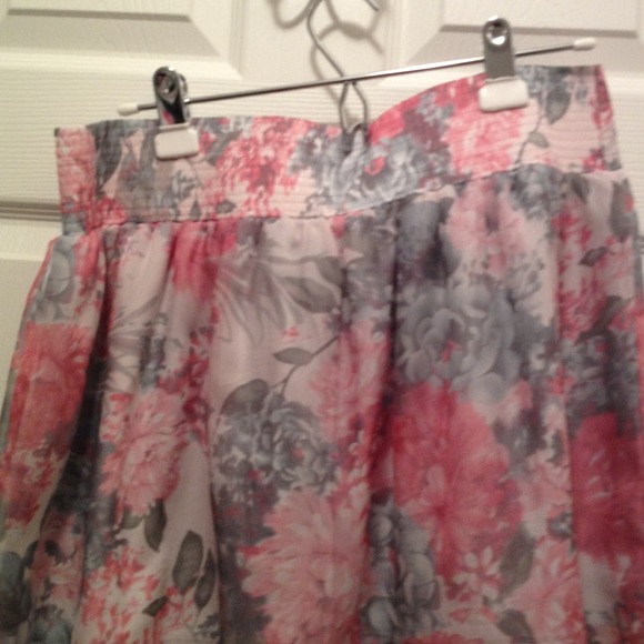 🎀Host Pick 2/5🎀Charlotte Russe floral Mini Skirt - Picture 2 of 4
