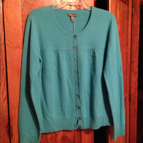 💢RESERVED💢100% Cashmere!!!! Sweater NWT😱😱