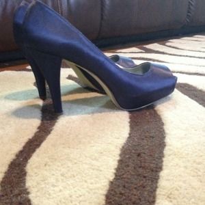 ⚡FLASH SALE!⚡Navy peep toe heels