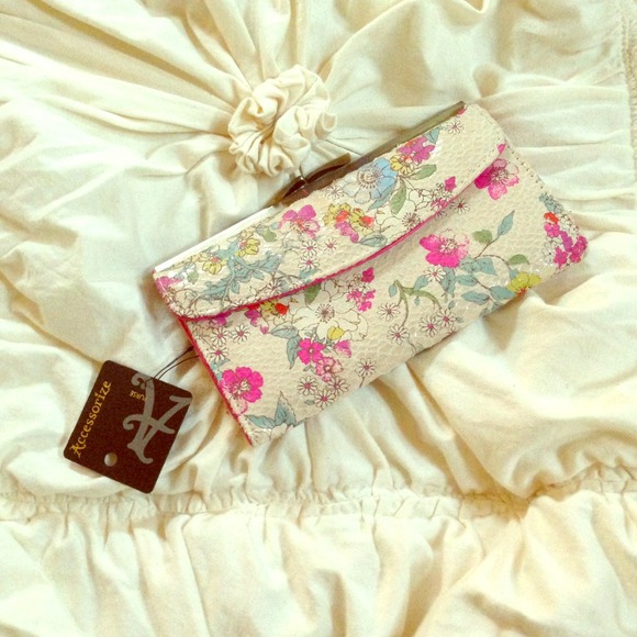 SOLD!!!Cream floral wallet