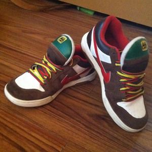 Nike rhasta 6.0's US size 6Y (FITS WOMEN'S 7.5)