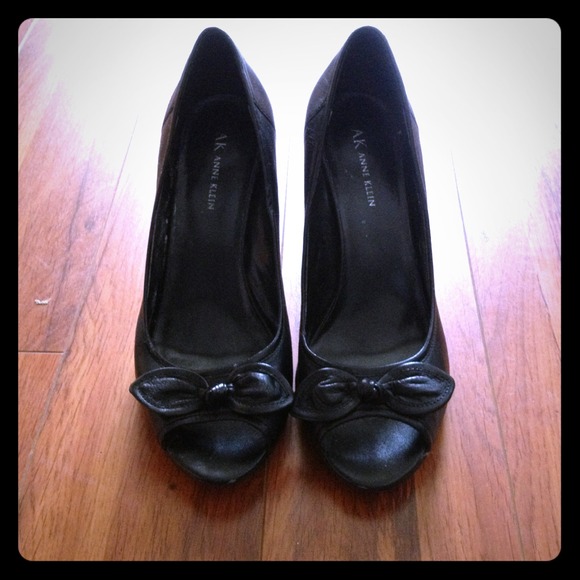 Black leather bow open toe heels