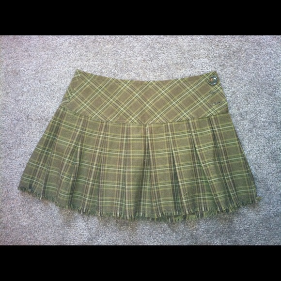 Pleated green plaid skirt