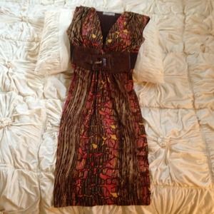 Mid-length pattern dress with leather belt