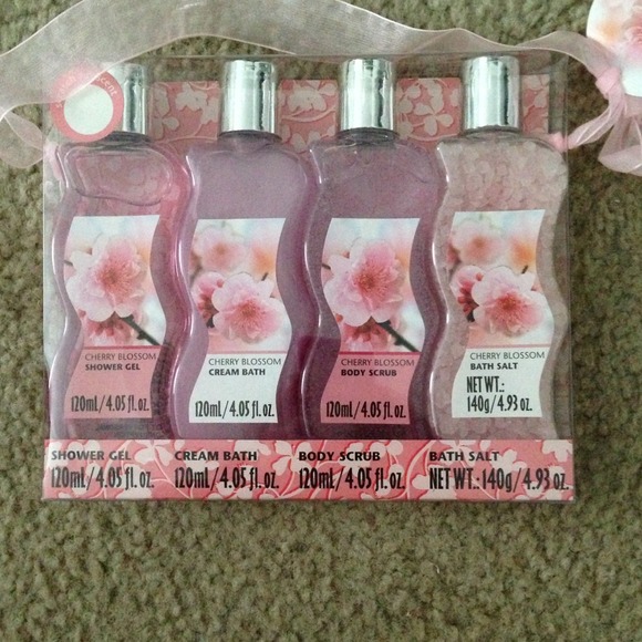 🚫SOLD🚫Cherry Blossom Bath Set