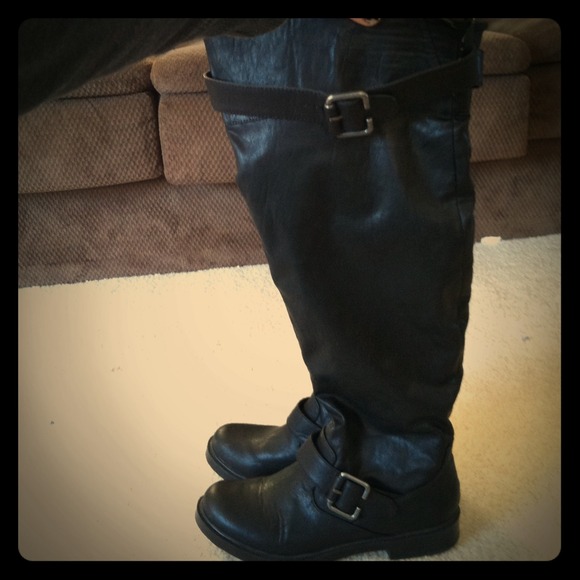 Black tall boots!!