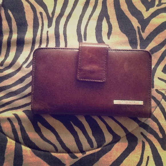 🌟SOLD🌟 Kenneth Cole brown leather wallet
