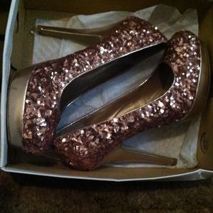 Sparkle gold heels by lsenboye