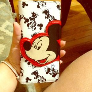 Mickey Mouse wallet 😍