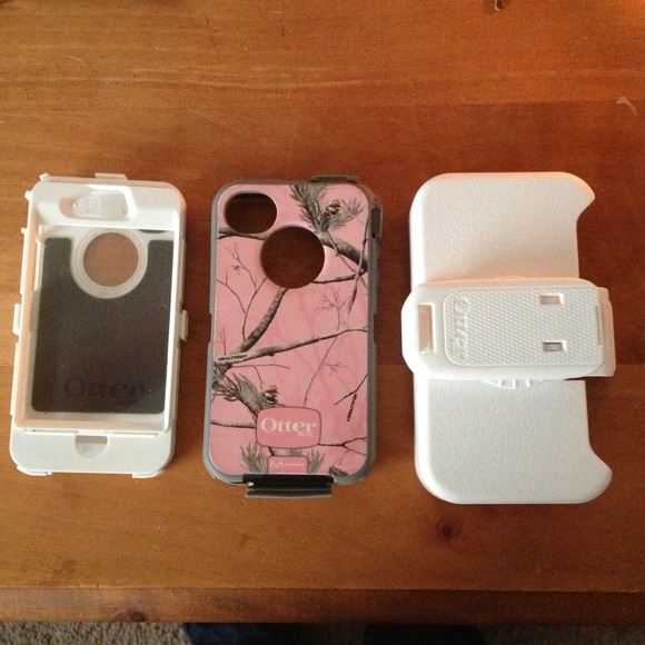 ! Pink real tree otter box with belt clip!