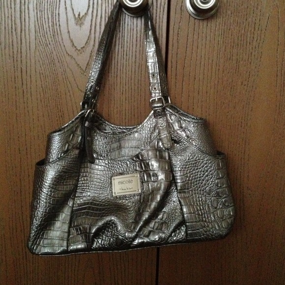✋ON HOLD!!!✋Silver Nicole purse!