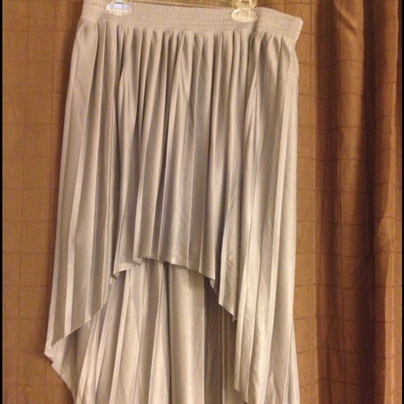 🚫🚫SOLD🚫🚫Silver Hi-Lo skirt
