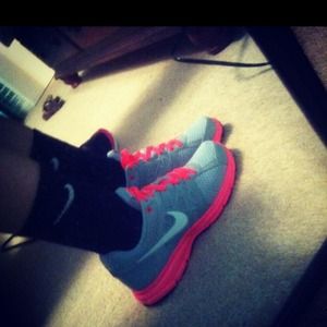 WILL SELL FOR 45 IF YOU GET TODAY Nike shoes.