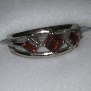 Size 7 sterling silver and garnet ring
