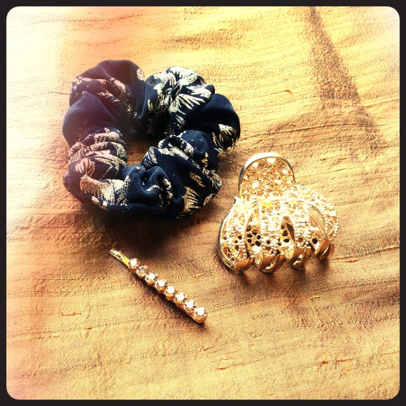 ✨Gold hair accessory set! ✨
