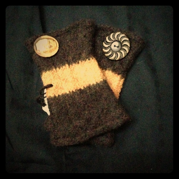 Fingerless wool gloves -- NWT