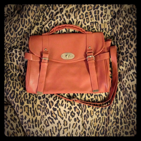 Cognac messenger bag