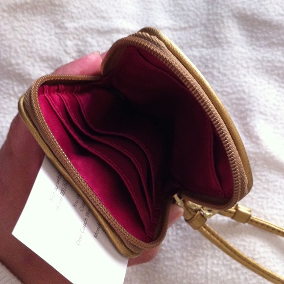 ❌❌SOLD❌❌Authentic coach wristlet - Picture 2 of 2