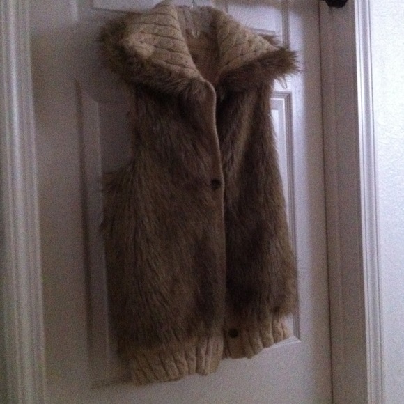 Vest with fur