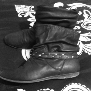 Adorable slouchy booties!