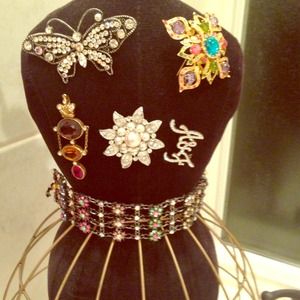 FLASH SALE - ALL 5 BEAUTIFUL BROOCHES & BRACELET