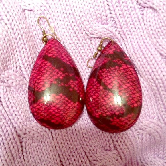 ⛔⛔SOLD in bundle⛔⛔Red & Black Snakeskin earrings