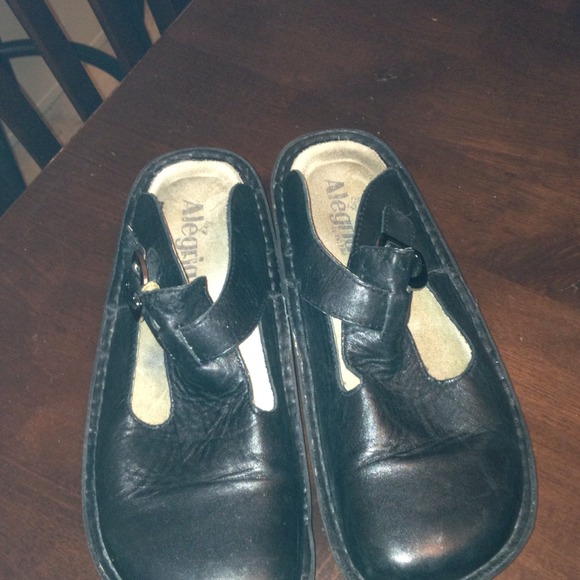 Algeria nursing clogs