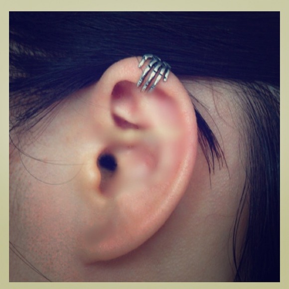Skeleton hand ear cuff!