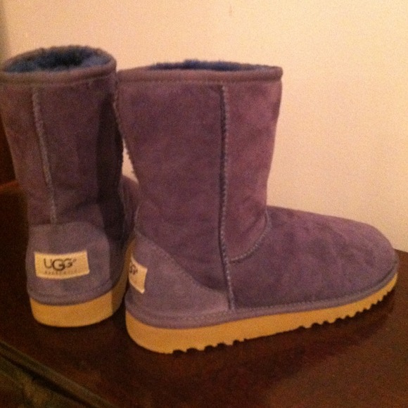 RESERVED for @claudia9- Ugg Classics