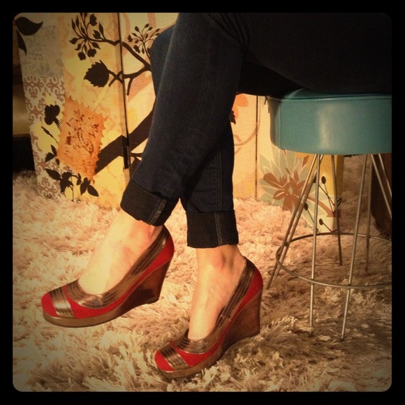 **RESERVED**Vintage style platform wedges