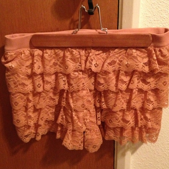 Mauve Lace Ruffle shorts