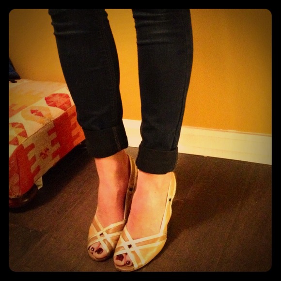 Vintage style gold and tan sling back heels