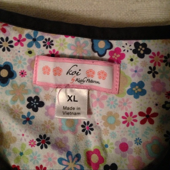 ** Sold**Scrub top - Picture 2 of 2