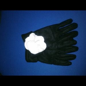 Soft fleece Gloves black with a white rosette