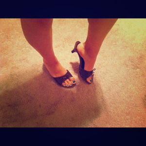 Brown, wooden-leather x-appeal 1 in. heels Size 9!