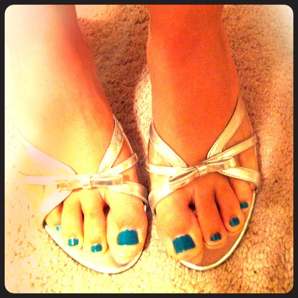 Only worn to prom! Size9